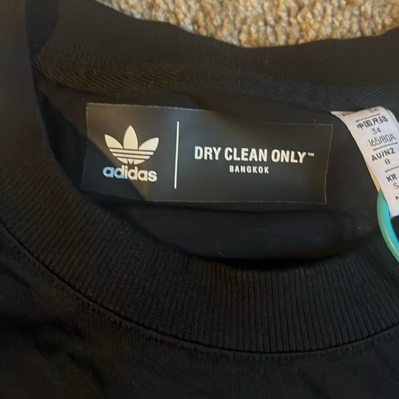 Adidas black/white short sleeve t shirt w/matching spandex shorts. - Picture 4 of 4